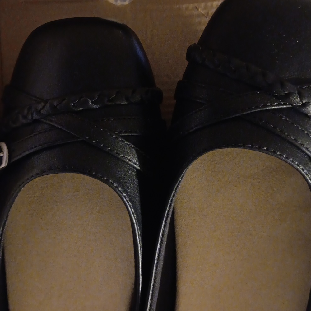 Jellypop Women's Classic Black Loafers - Picture 5 of 6